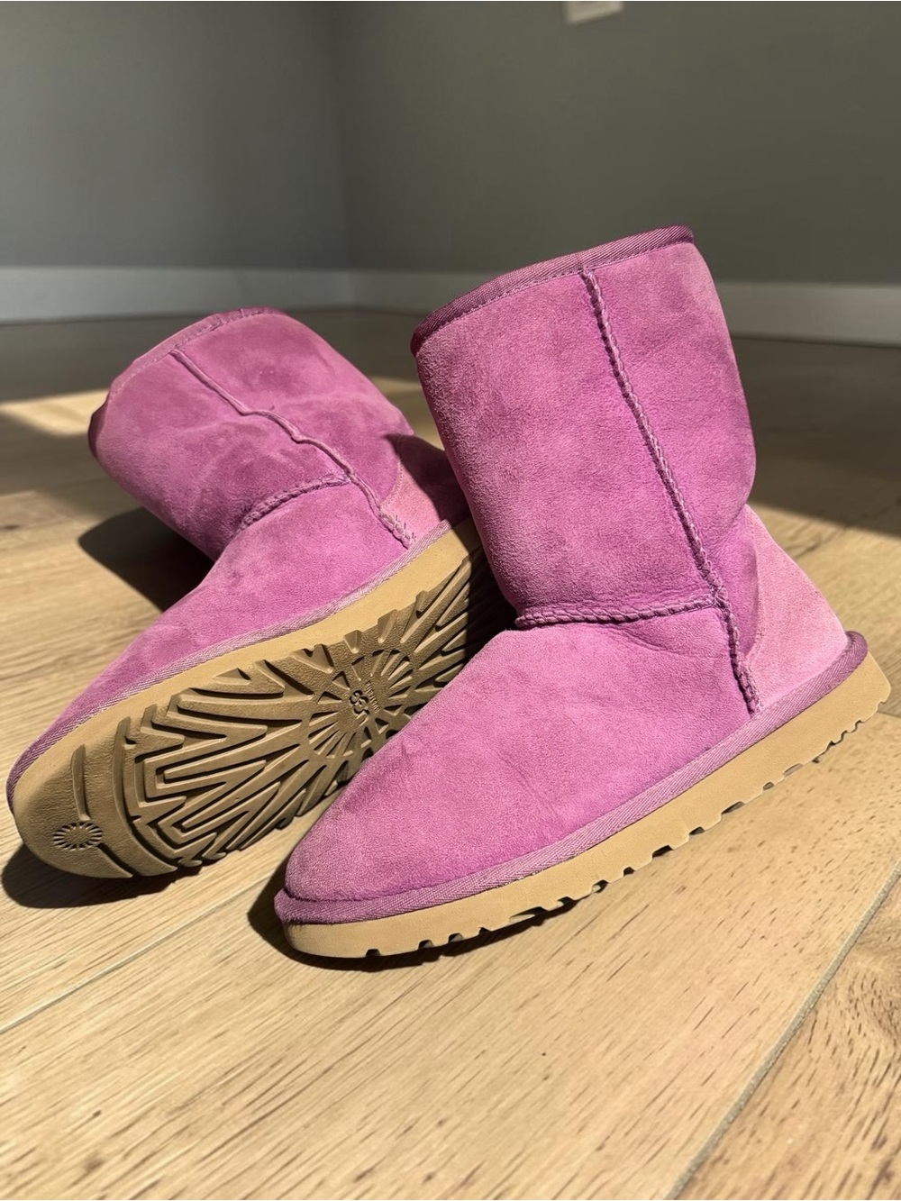 UGG Classic Short 5825 Lilac Purple Suede Sheepskin Boots Size 7
